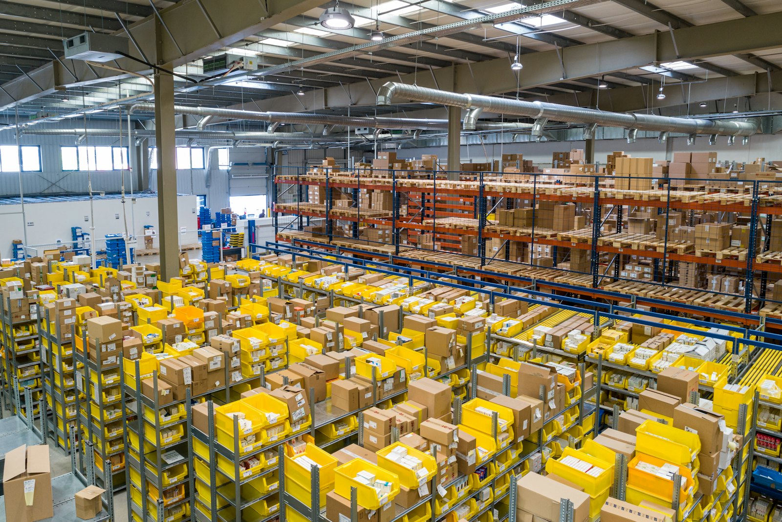 Containers and logistics flows in the AI era